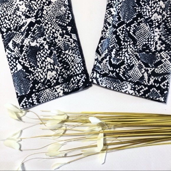 NIKE Pro Heights Vixen 3/4 Crop Tights - Picture 4 of 8